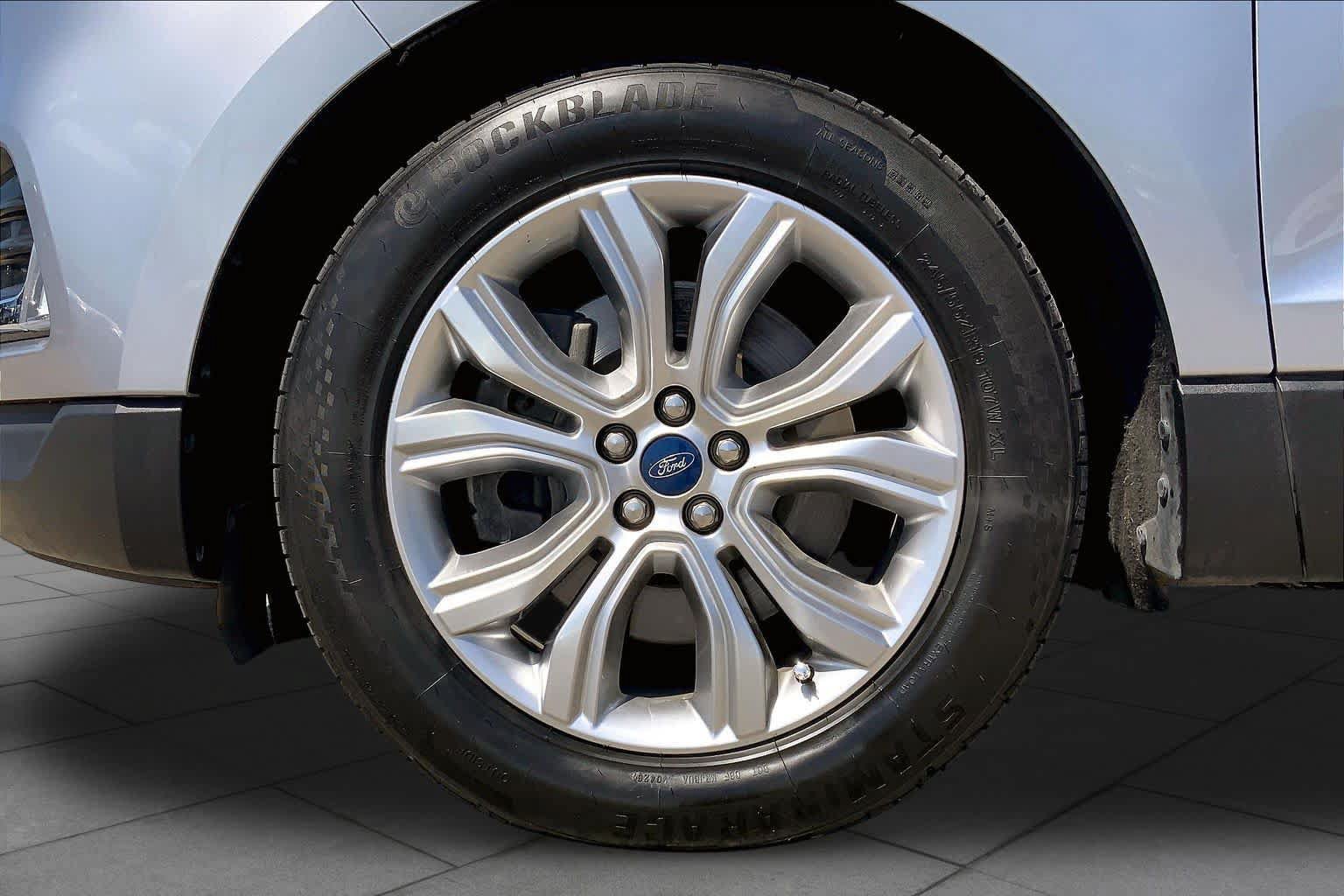 Used 2022 Ford Edge Titanium w/ Equipment Group 301A AWD/4WD image 11