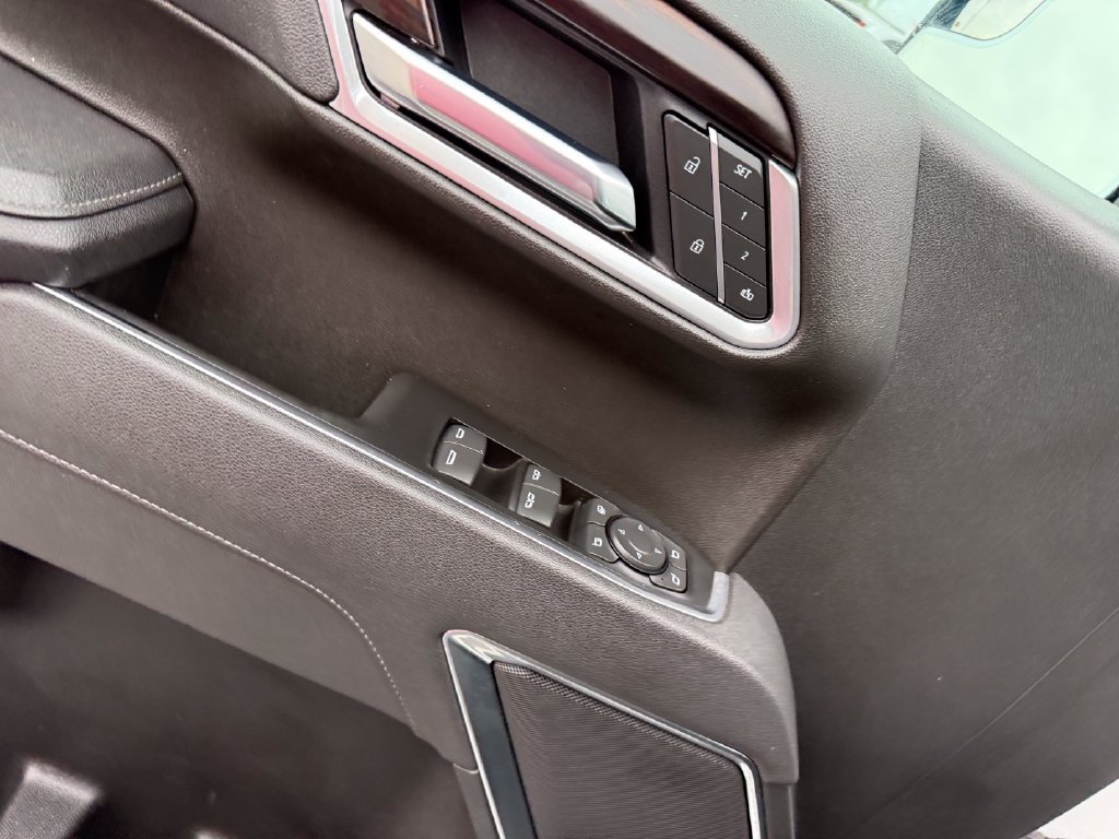 Used 2025 GMC Sierra 1500 SLT RWD image 6