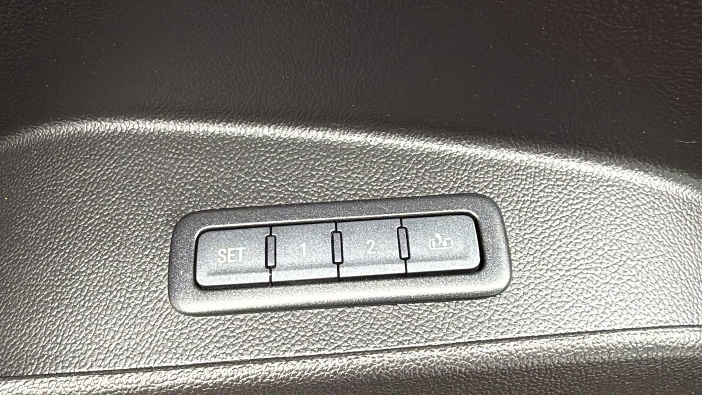 Used 2018 Chevrolet Tahoe LT AWD/4WD image 31