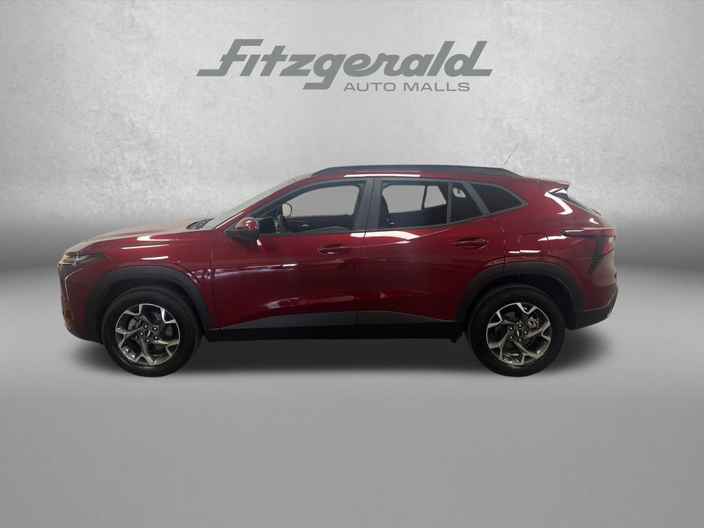 Used 2024 Chevrolet Trax LT FWD image 2