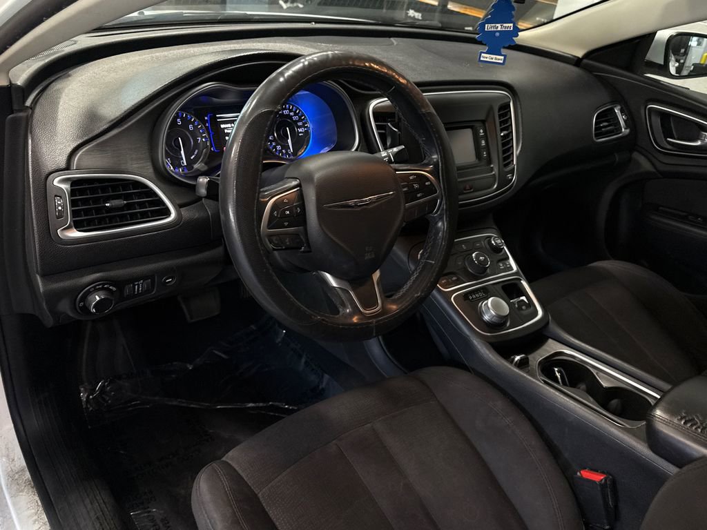 Used 2015 Chrysler 200 Limited w/ Convenience Group FWD image 5