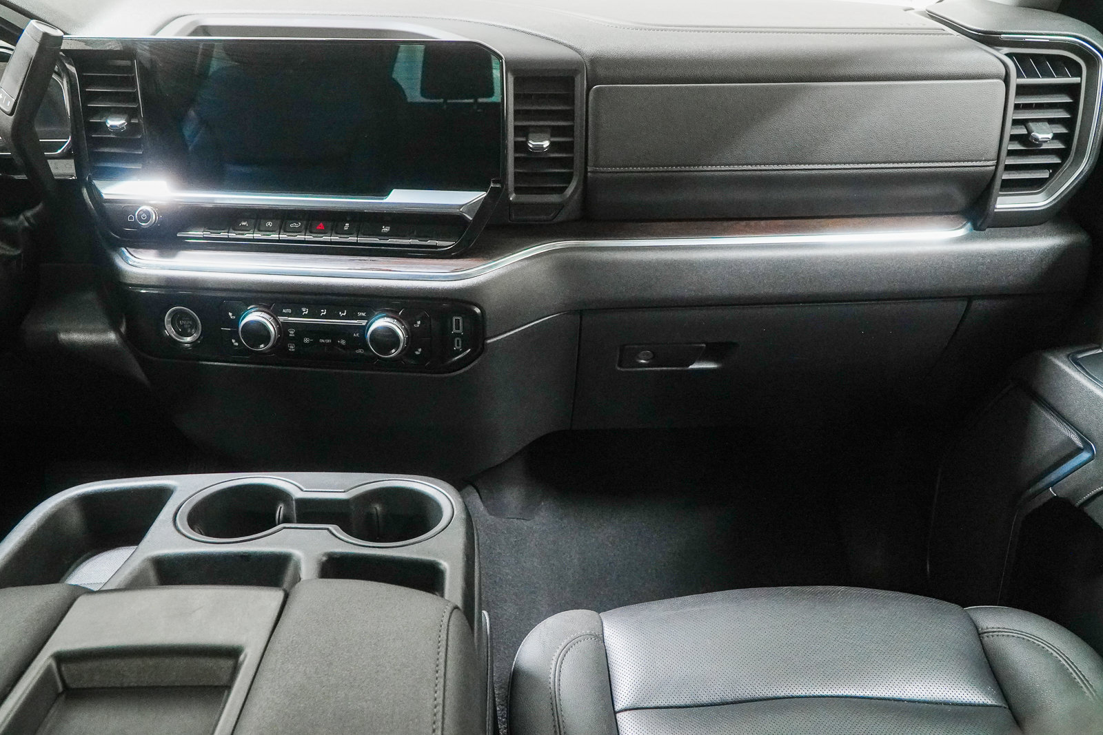 Used 2024 GMC Sierra 1500 SLT AWD/4WD image 35