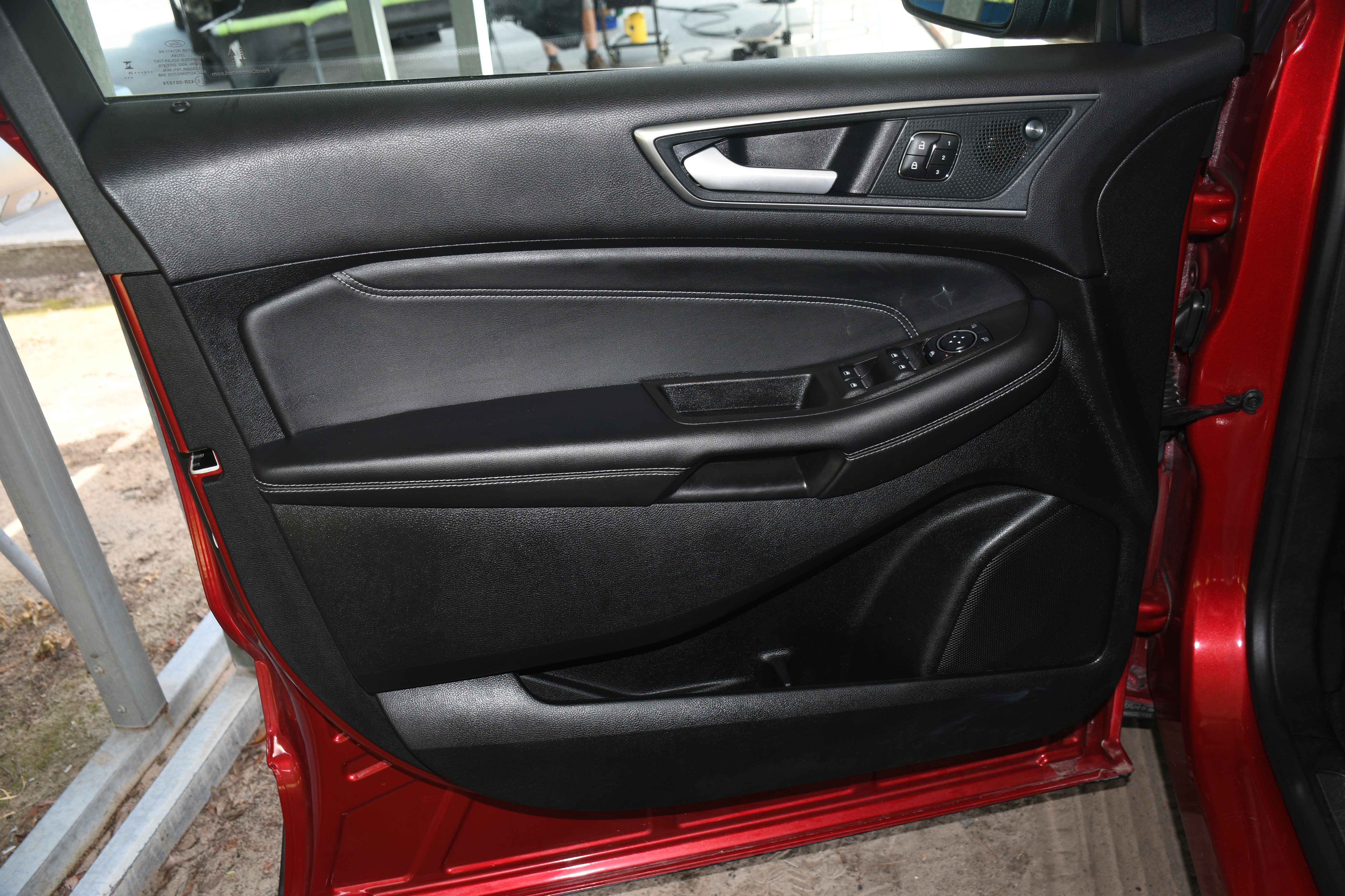 Used 2024 Ford Edge Titanium image 10