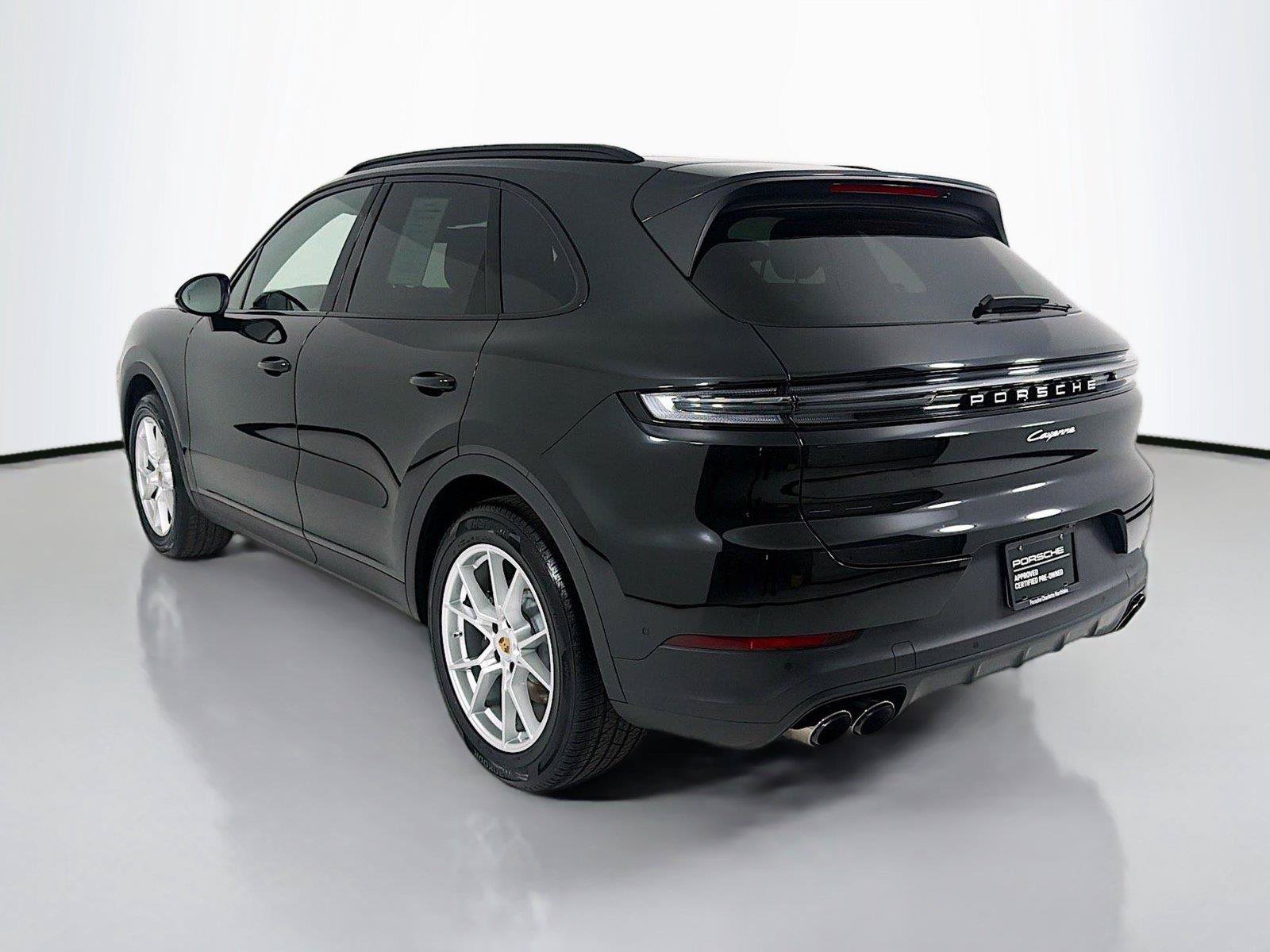 Certified 2025 Porsche Cayenne AWD/4WD image 3