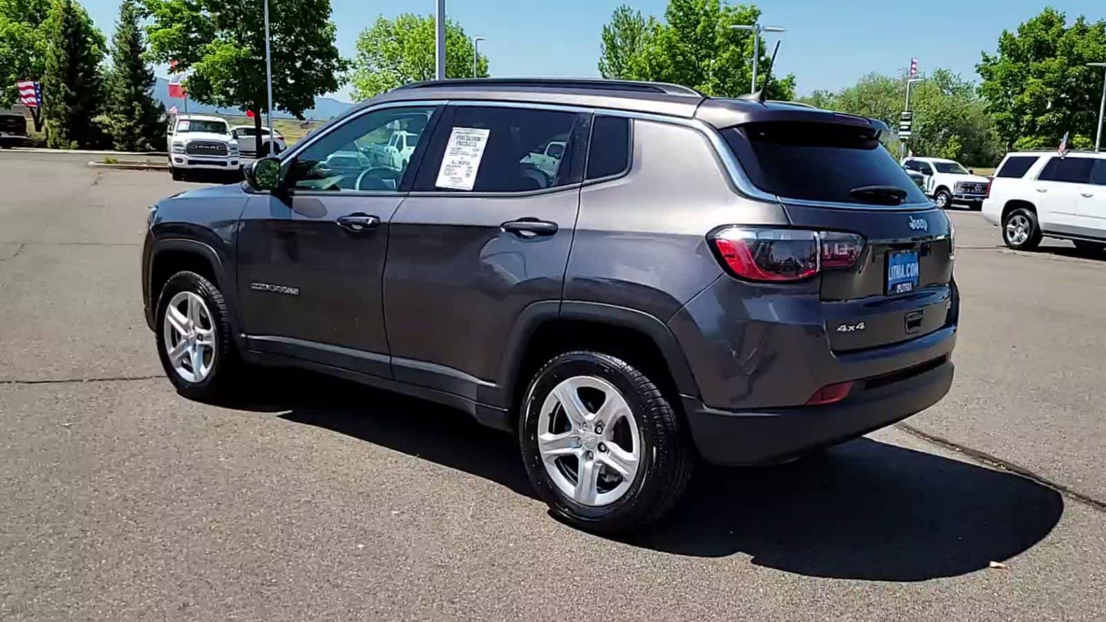 Used 2023 Jeep Compass Latitude w/ Sun and Sound Group AWD/4WD image 6