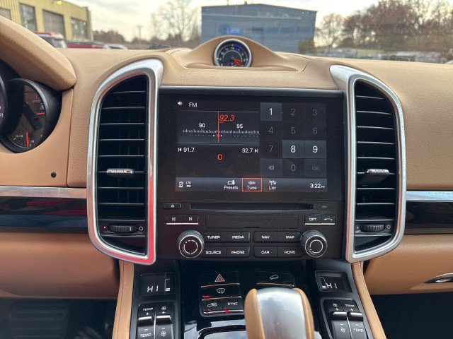 Used 2017 Porsche Cayenne Platinum Edition image 14