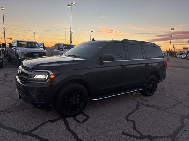 Used 2022 Ford Expedition XLT image 2