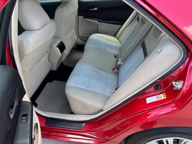 Used 2012 Toyota Camry L image 8