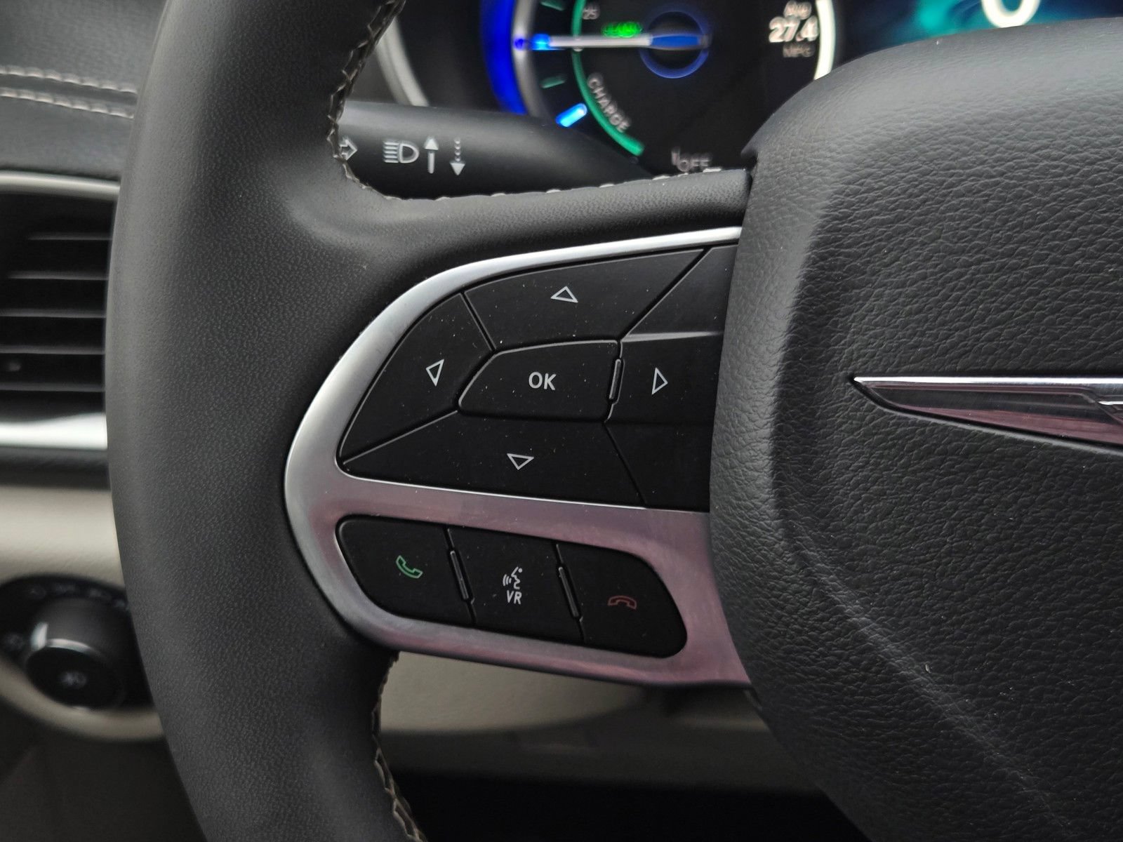Used 2023 Chrysler Pacifica Touring-L FWD image 22