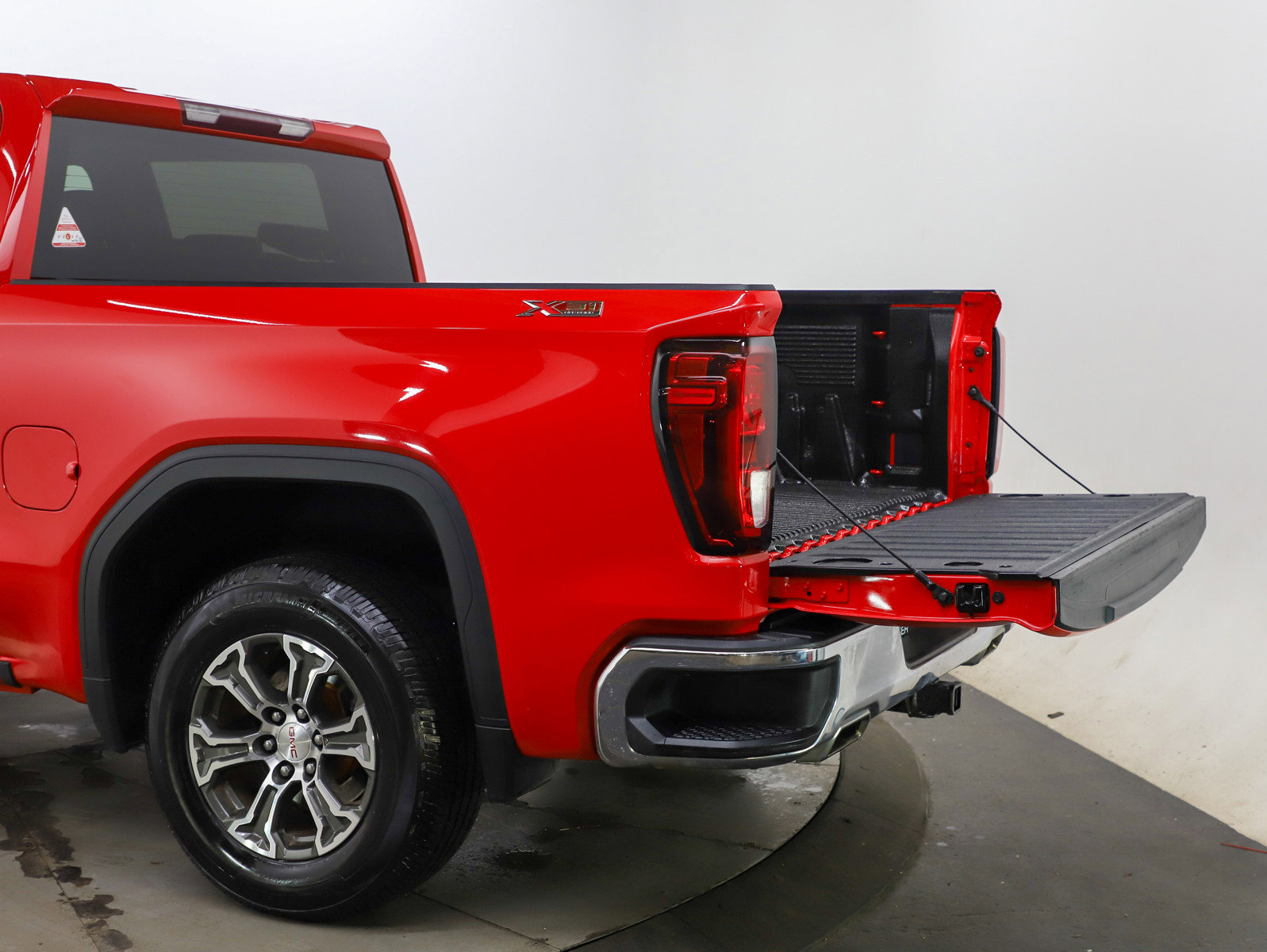 Used 2019 GMC Sierra 1500 SLE w/ SLE Value Package AWD/4WD image 9