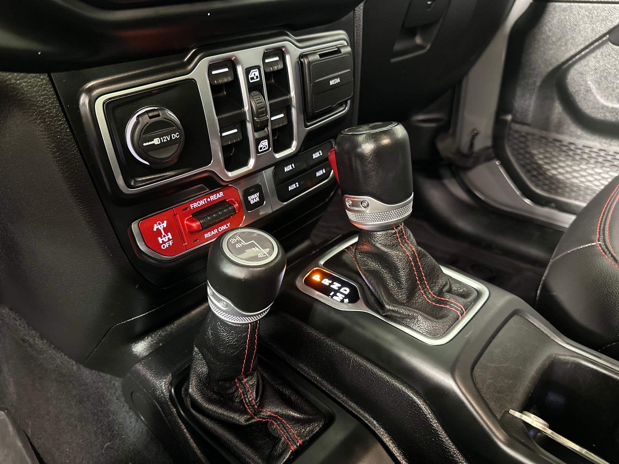 Used 2020 Jeep Wrangler Unlimited Rubicon w/ Dual Top Group image 17