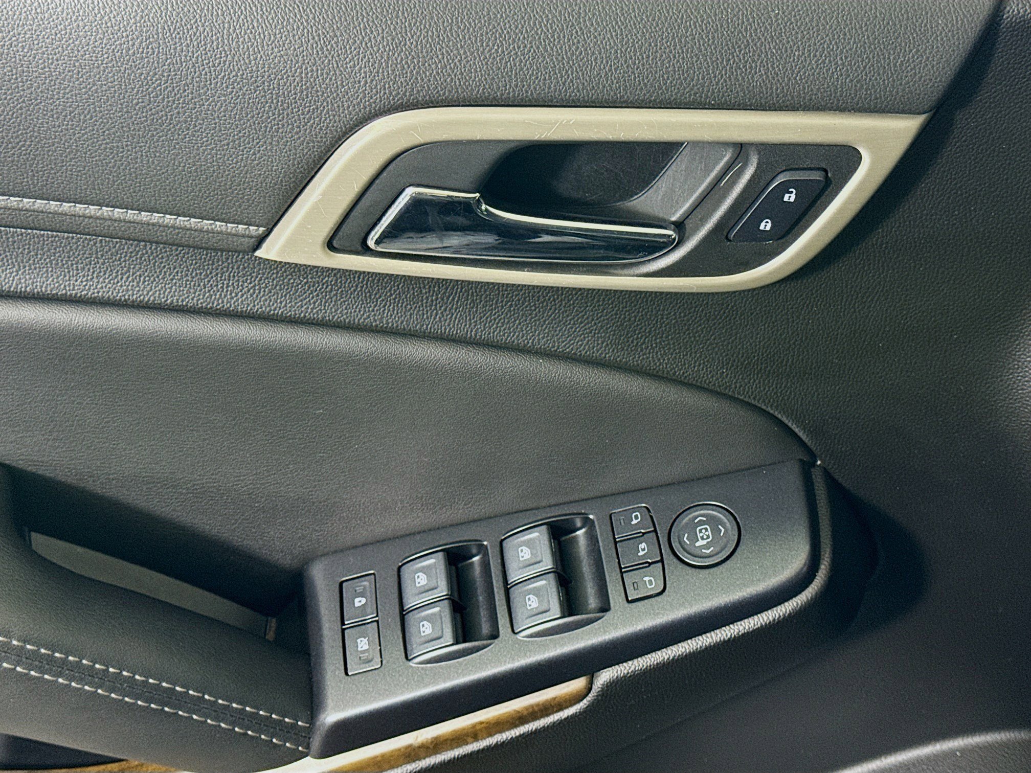 Used 2020 GMC Yukon Denali w/ Denali Ultimate Package image 24