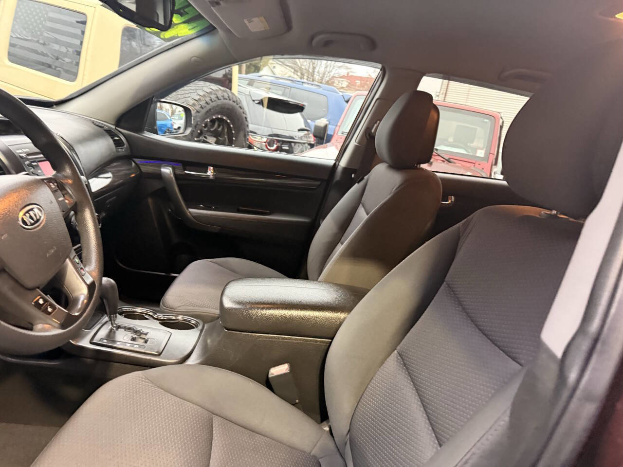 Used 2011 Kia Sorento LX w/ Convenience Pkg image 14