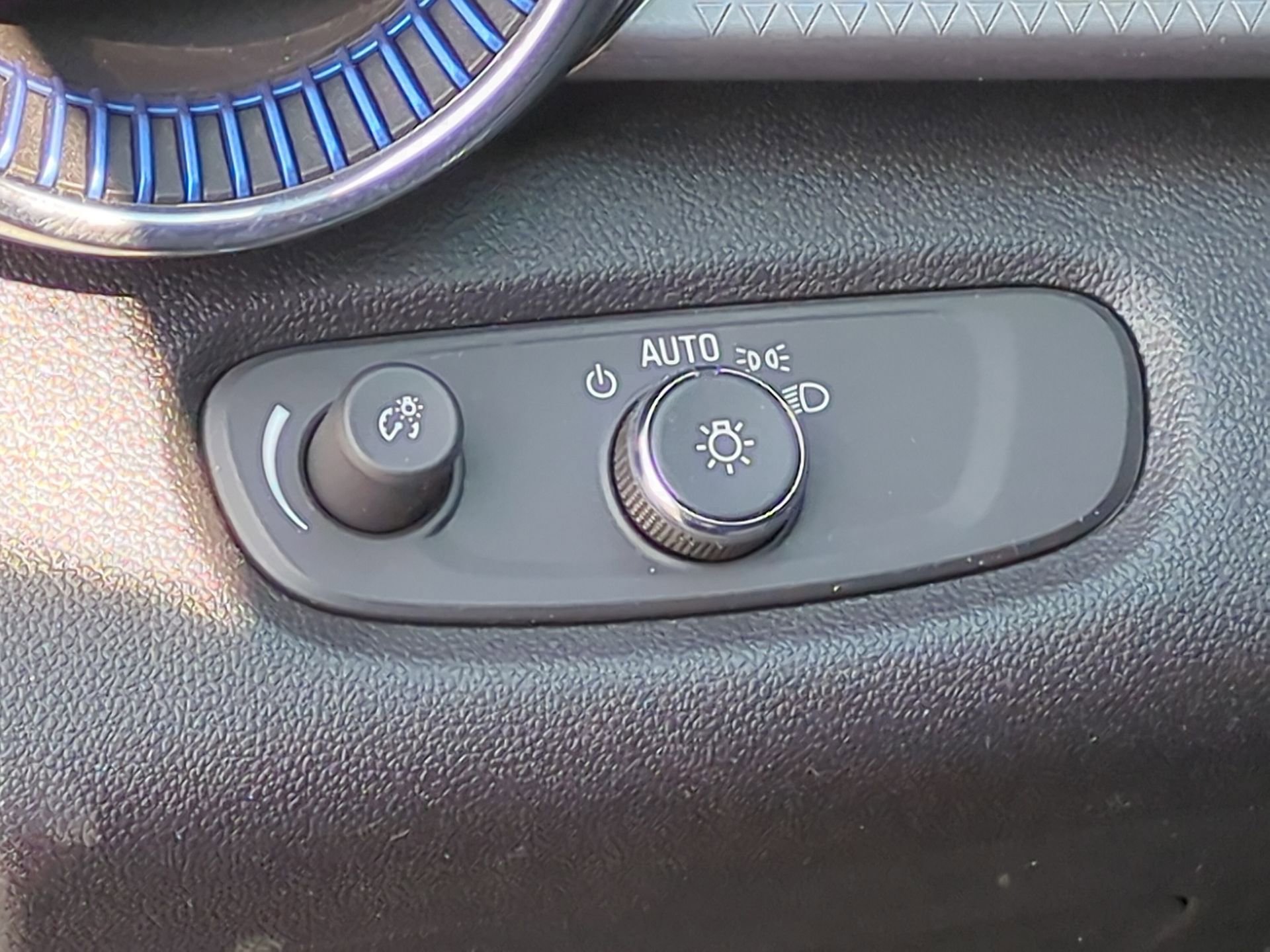 Certified 2024 Chevrolet Trax LT w/ Driver Confidence Package image 18