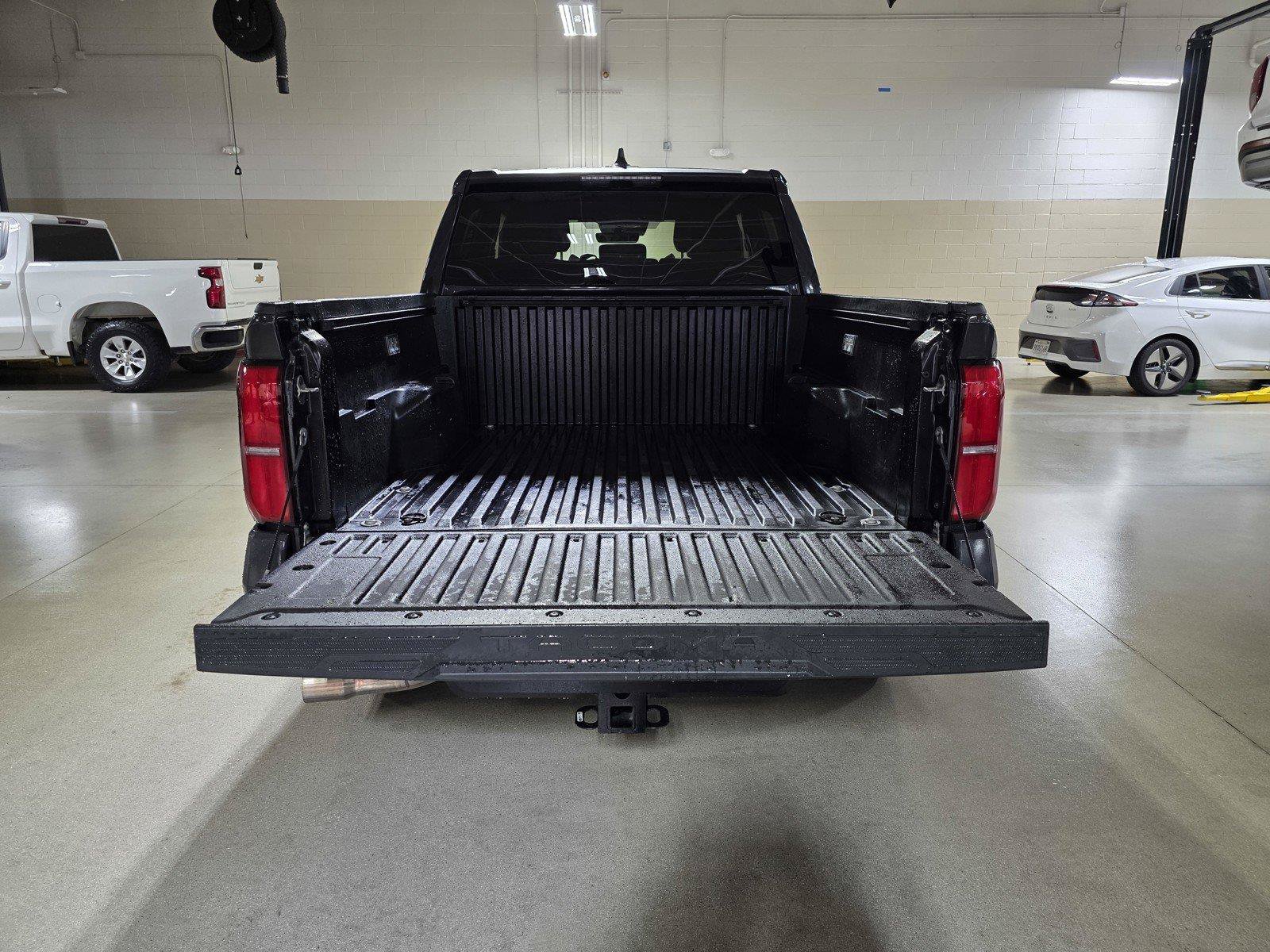 Used 2025 Toyota Tacoma SR5 AWD/4WD image 13