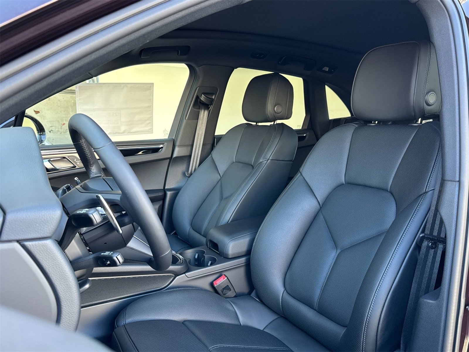 New 2026 Porsche Macan image 5