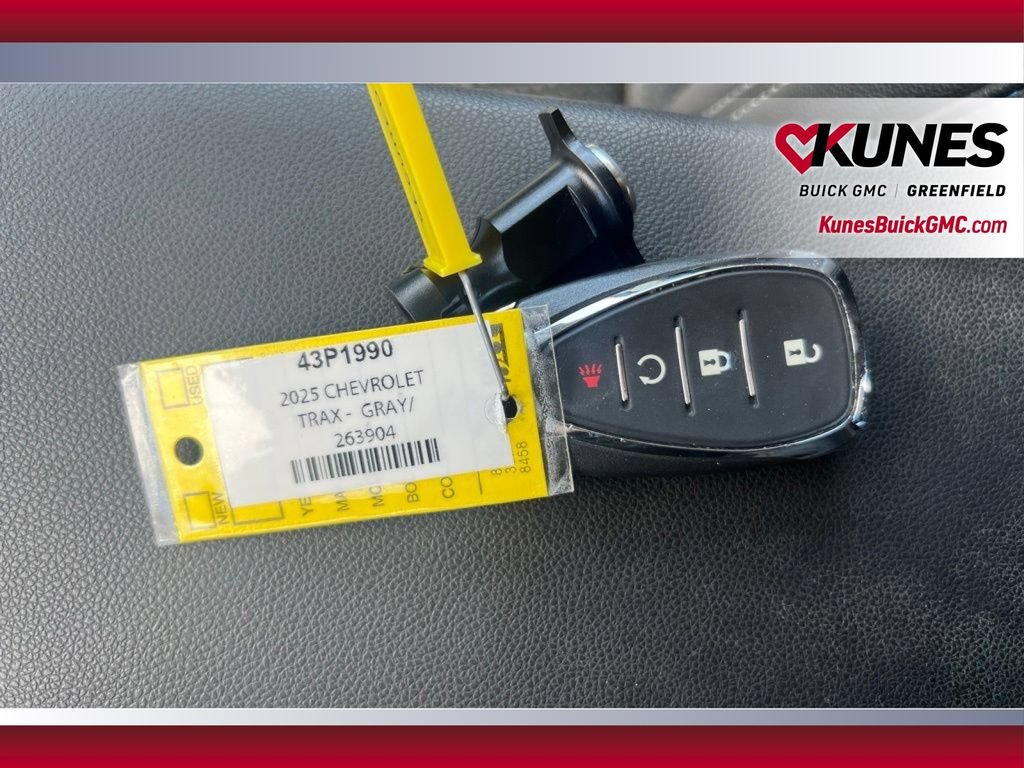 Used 2025 Chevrolet Trax LT FWD image 18