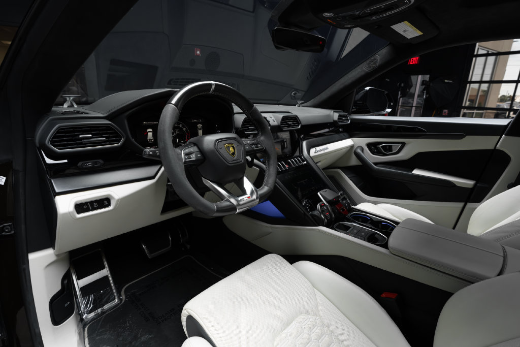 Used 2022 Lamborghini Urus AWD/4WD image 24
