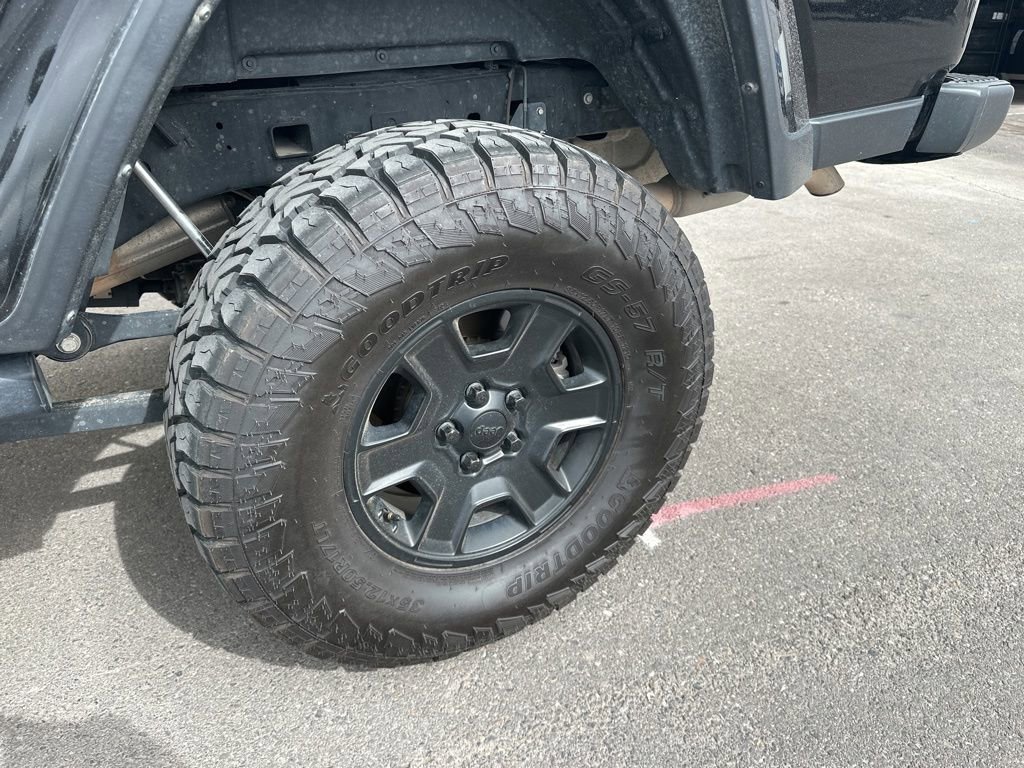 Certified 2022 Jeep Gladiator Sport AWD/4WD image 7