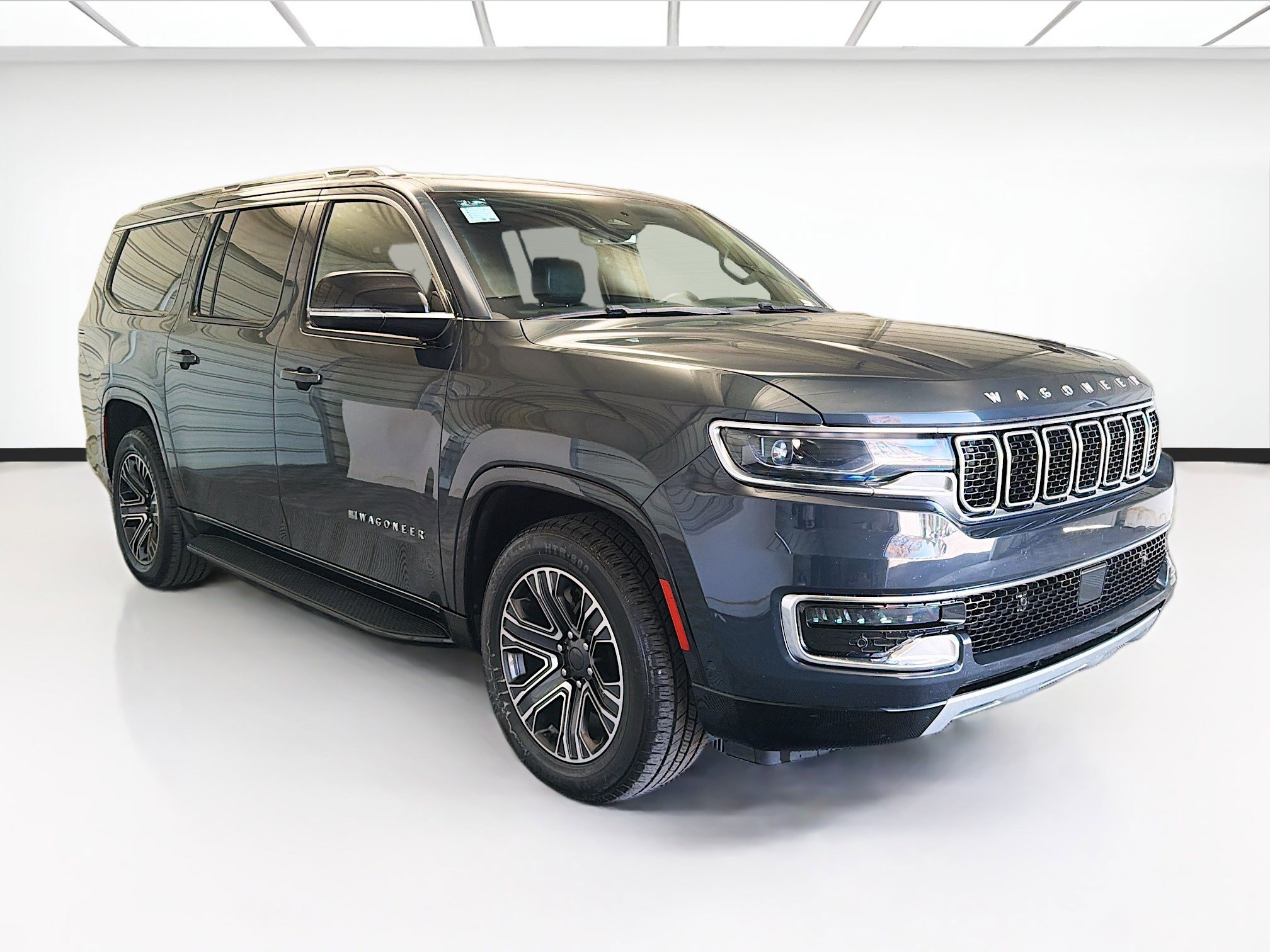 Used 2024 Jeep Wagoneer L Series II RWD image 3