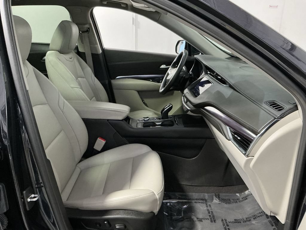 Used 2023 Cadillac XT4 Luxury AWD/4WD image 27