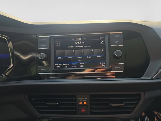 Certified 2023 Volkswagen Jetta SE w/ Panoramic Sunroof Package FWD image 15