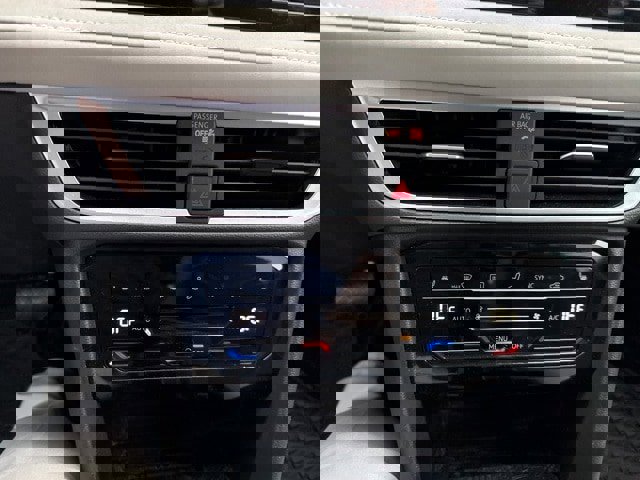 Certified 2025 Volkswagen Taos SE w/ Panoramic Sunroof Package image 23