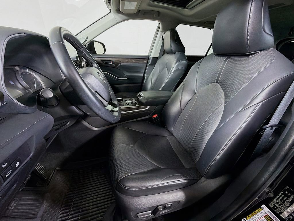 Used 2022 Toyota Highlander Limited image 12