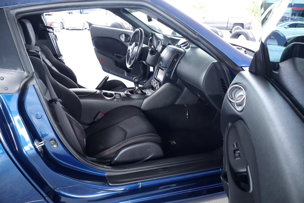 Used 2017 Nissan 370Z Coupe RWD image 29