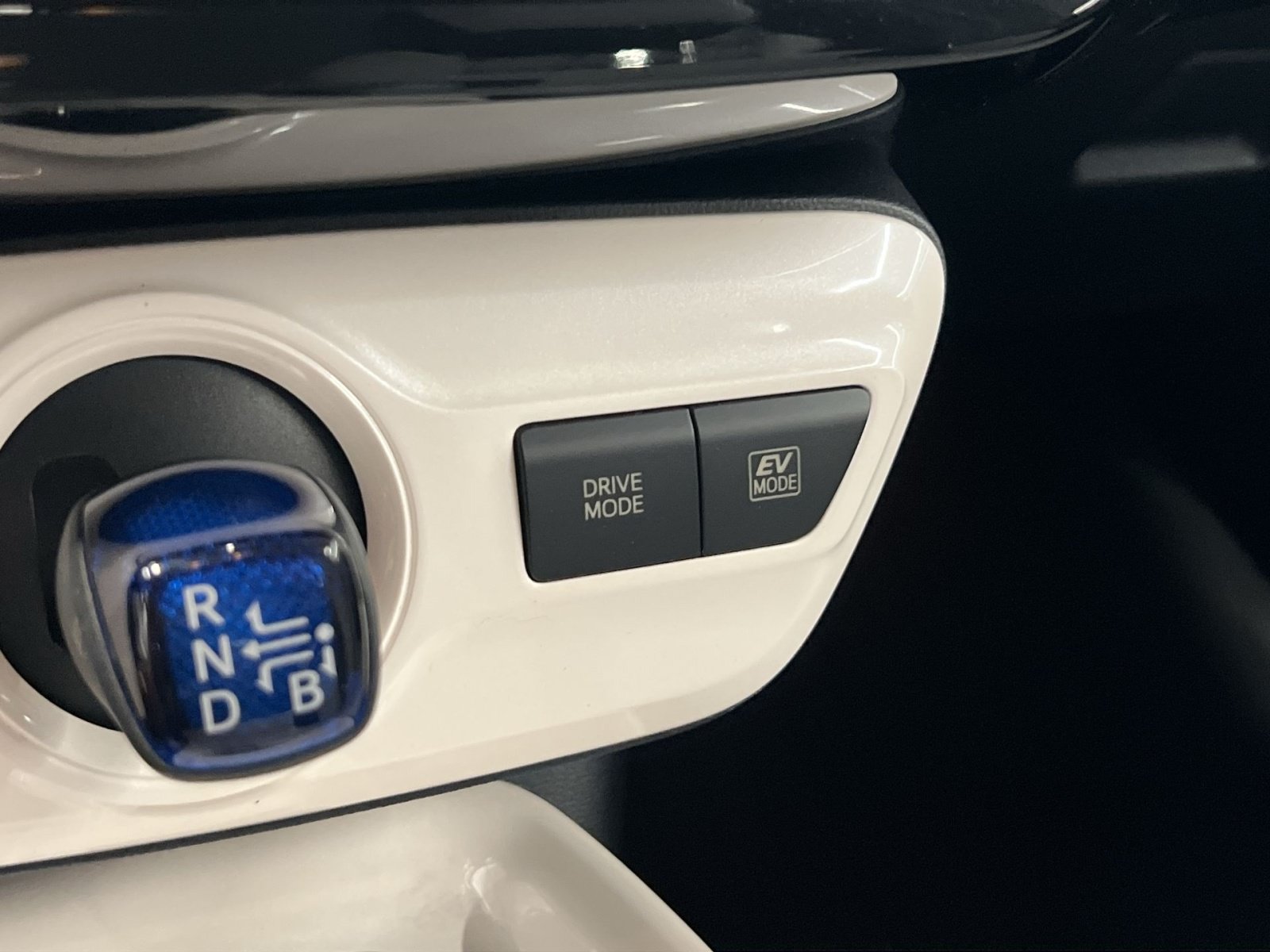 Used 2017 Toyota Prius Four Touring w/ Premium Convenience Package FWD image 28
