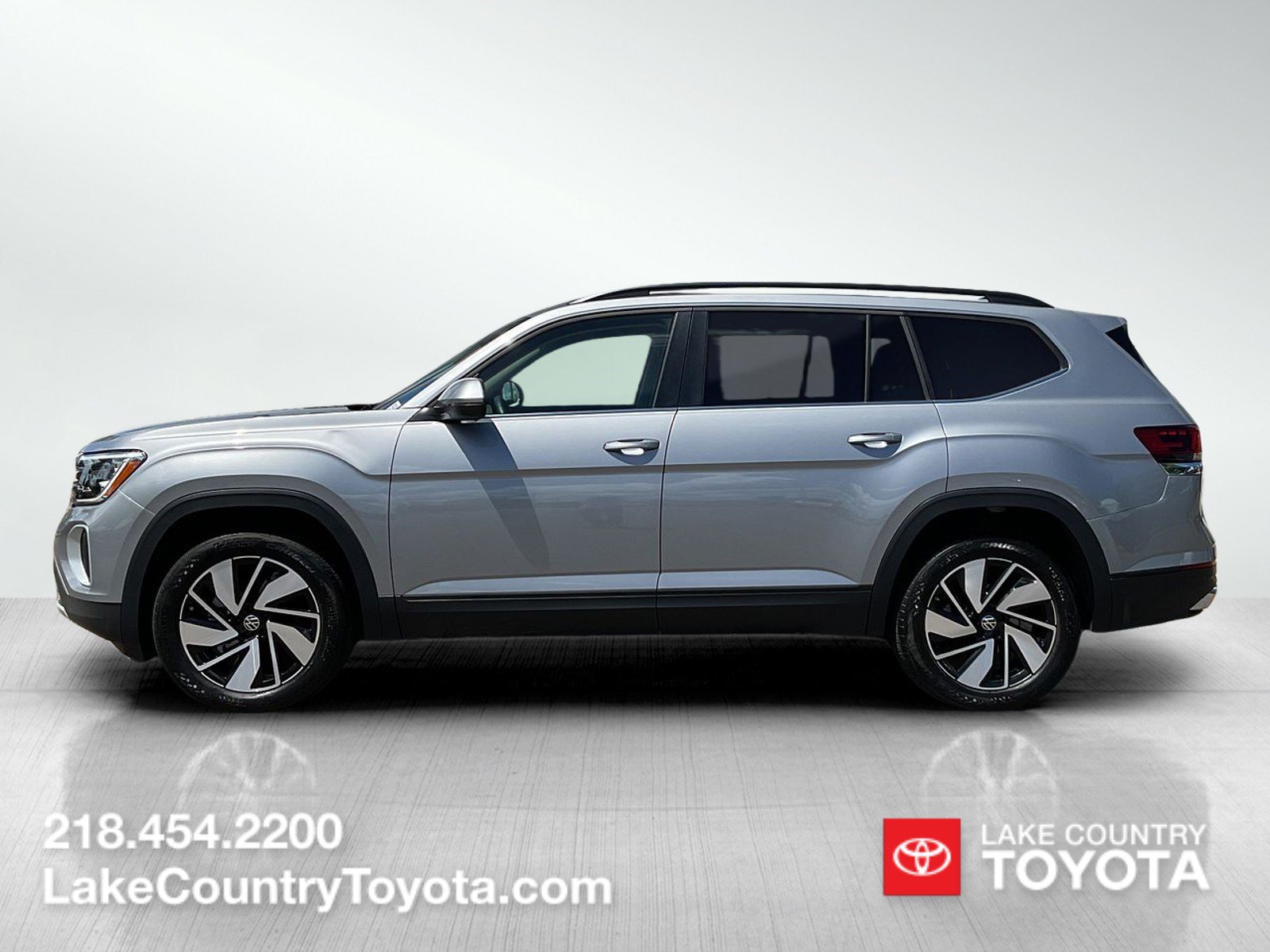 Used 2026 Volkswagen Atlas SE AWD/4WD image 2
