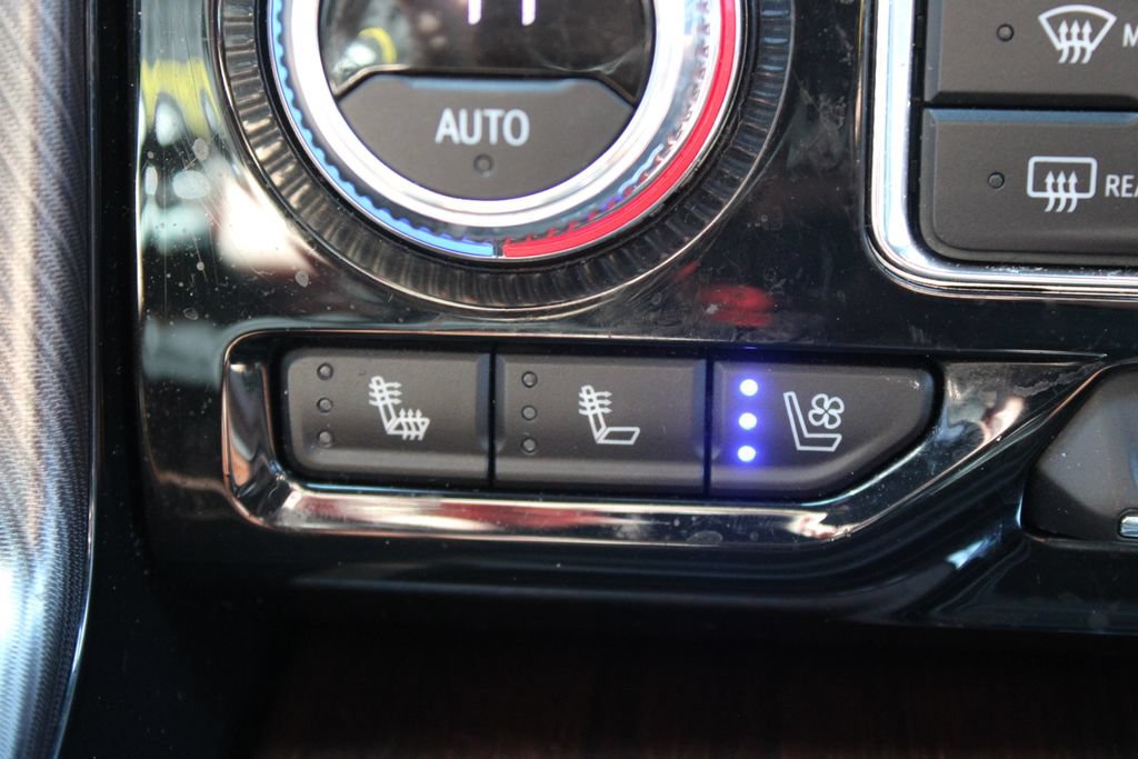 Used 2023 GMC Yukon Denali Ultimate w/ LPO, Floor Liner Package AWD/4WD image 50