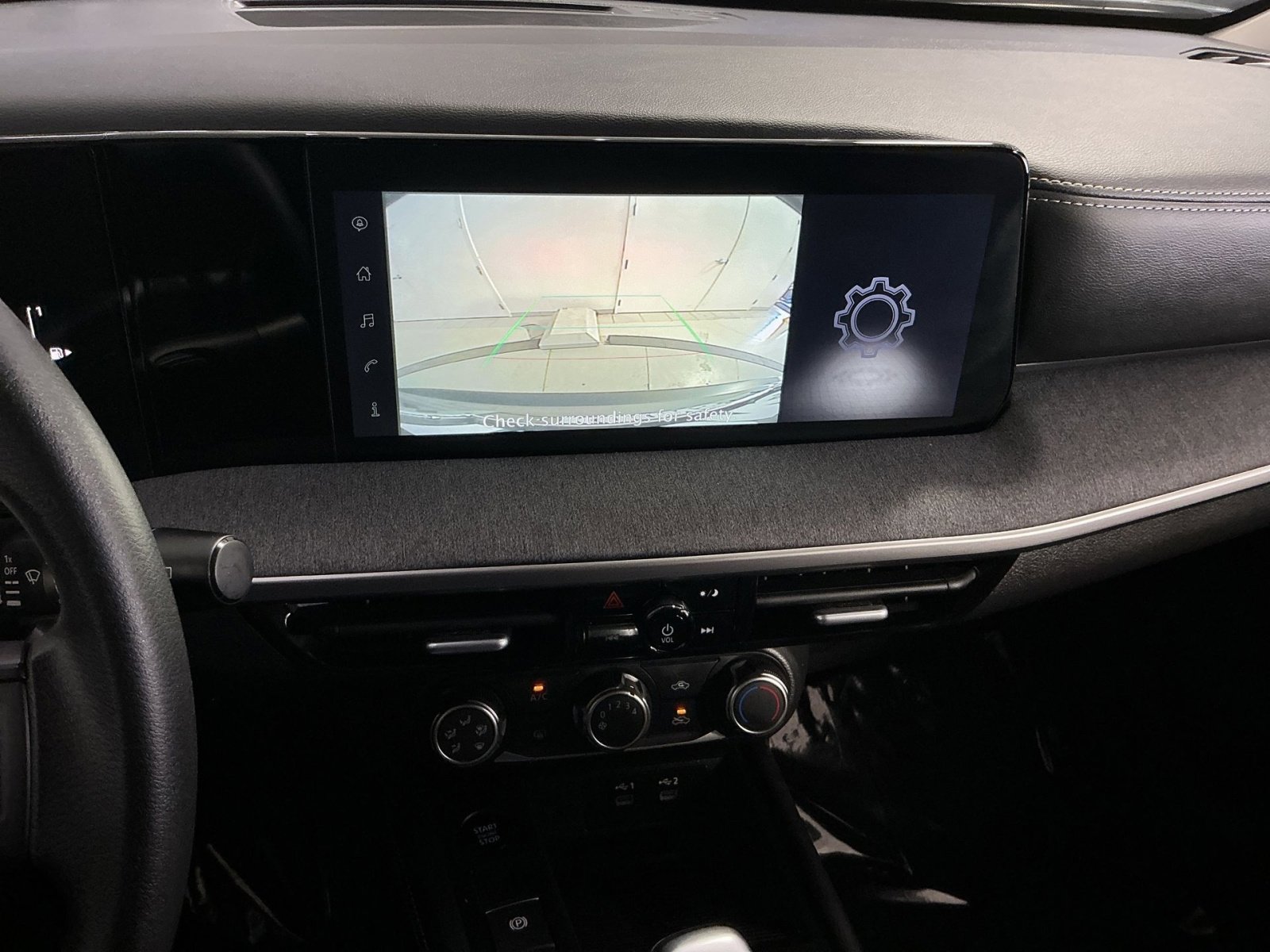 Used 2025 Nissan Kicks SV image 27