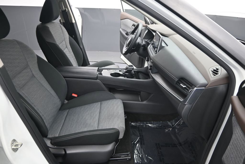 Used 2023 Nissan Rogue SV FWD image 25