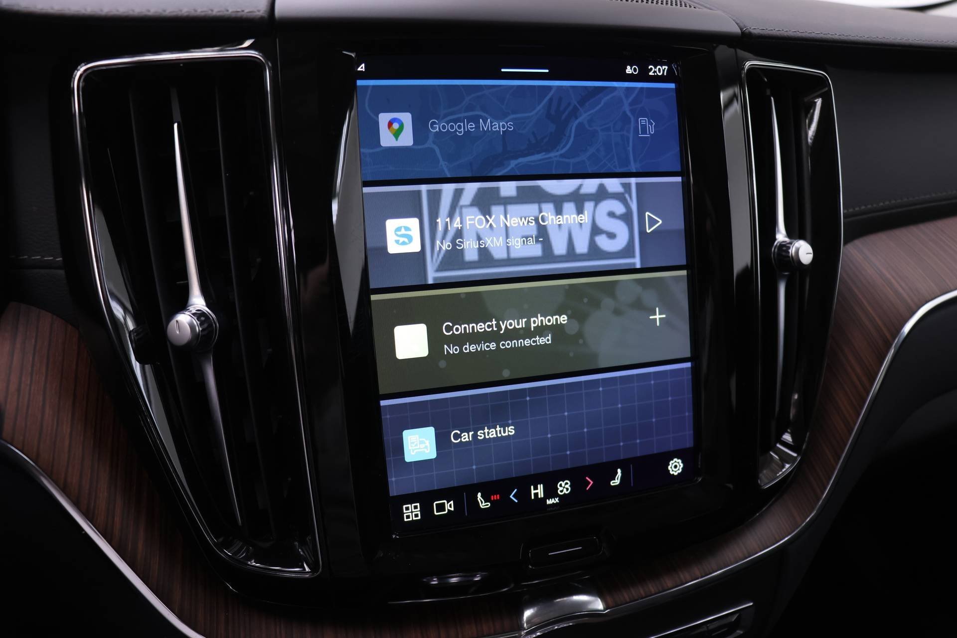 Certified 2023 Volvo XC60 B5 Ultimate w/ Protection Package Premier image 13