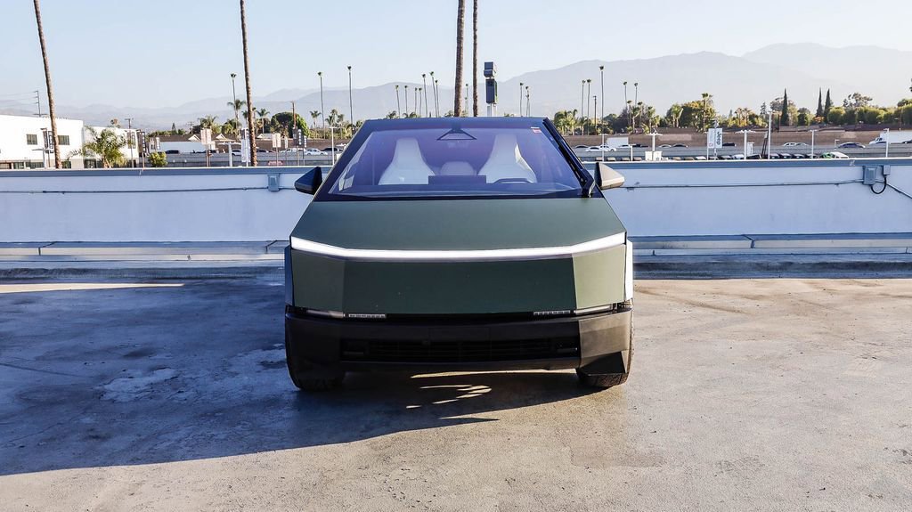 Used 2025 Tesla Cybertruck AWD Crew Cab image 3