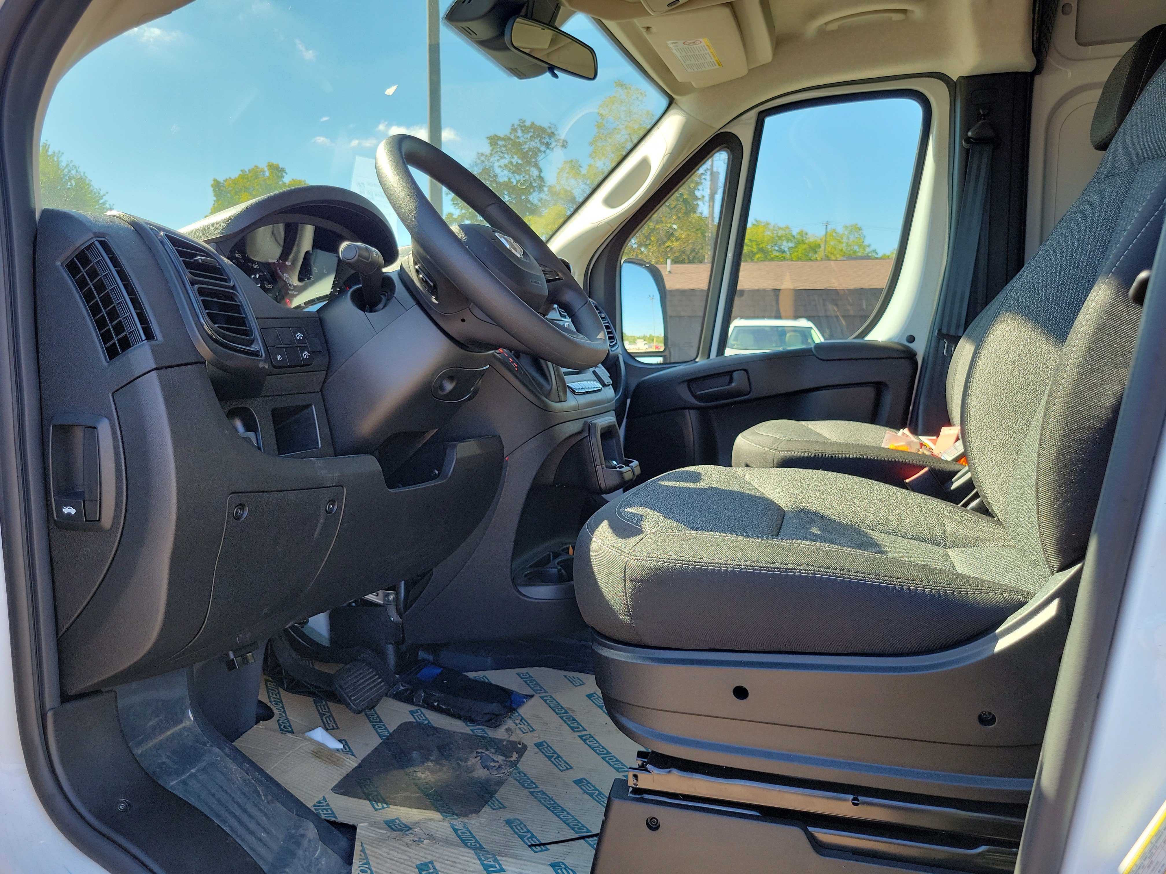 Used 2025 RAM ProMaster 2500 w/ Convenience Group FWD image 5