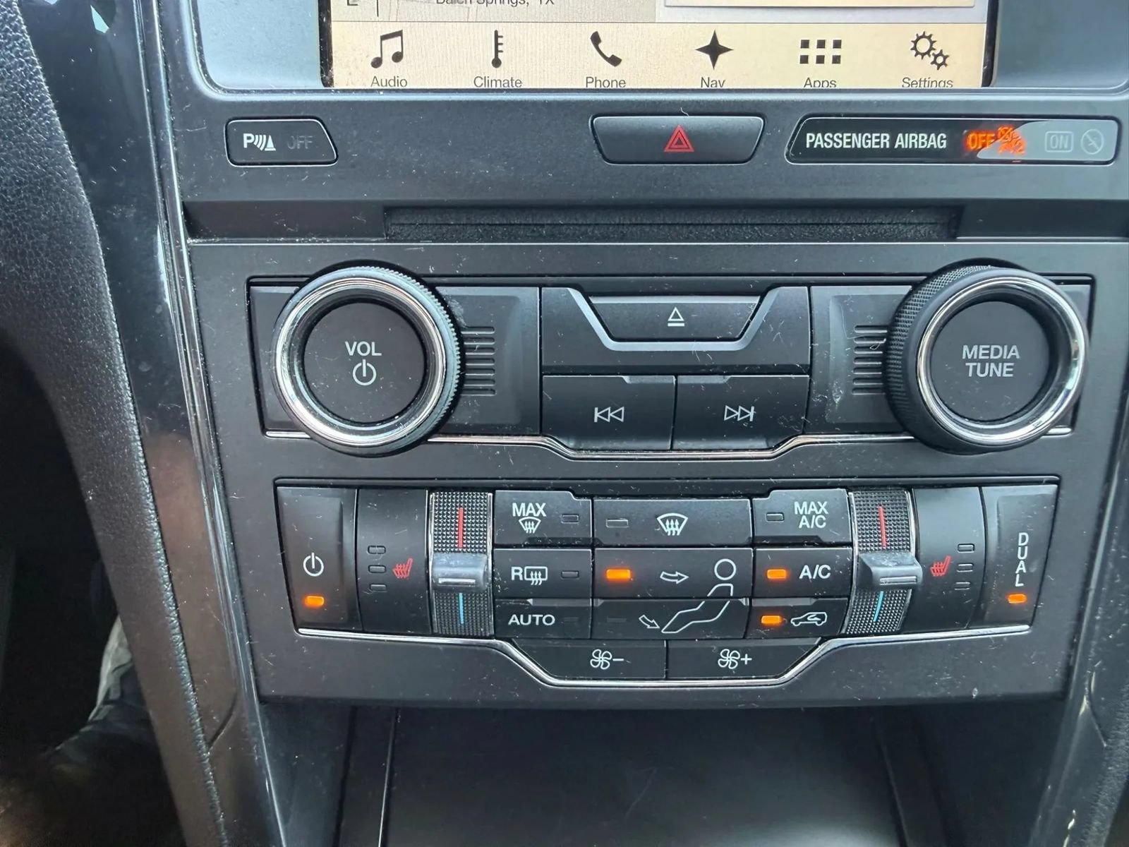 Used 2017 Ford Explorer XLT w/ Equipment Group 202A FWD image 33