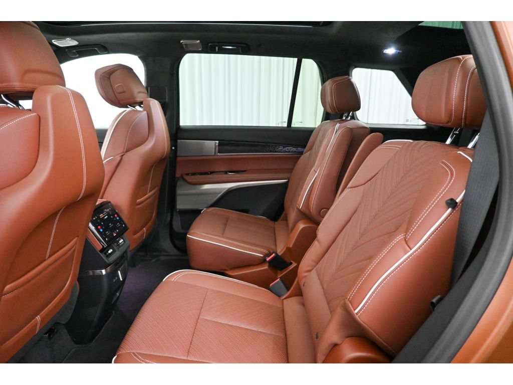New 2027 Cadillac Vistiq Platinum AWD/4WD image 14