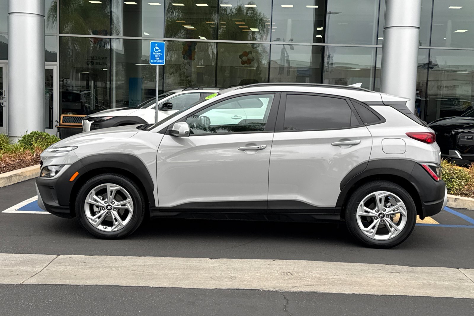 Used 2023 Hyundai Kona SEL FWD image 7