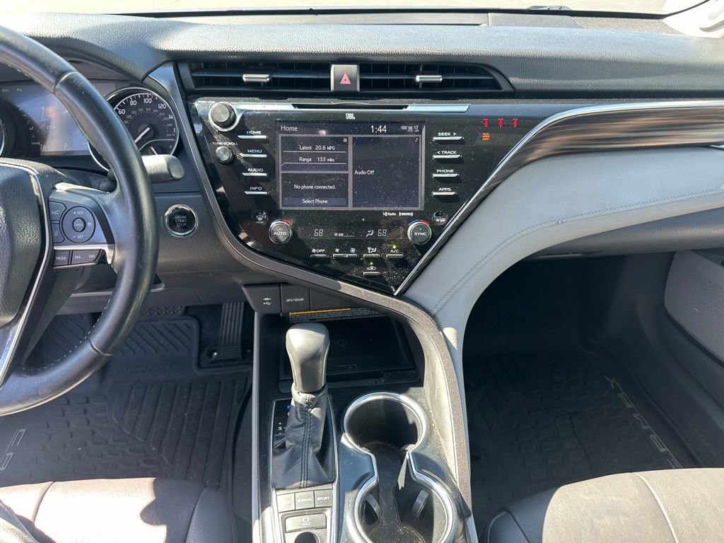 Used 2018 Toyota Camry XLE image 11