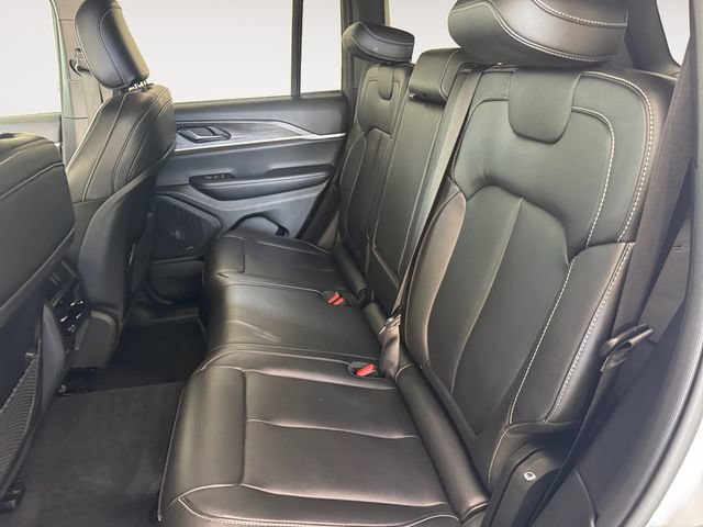 Used 2024 Jeep Grand Cherokee Limited w/ Black Appearance Package AWD/4WD image 25