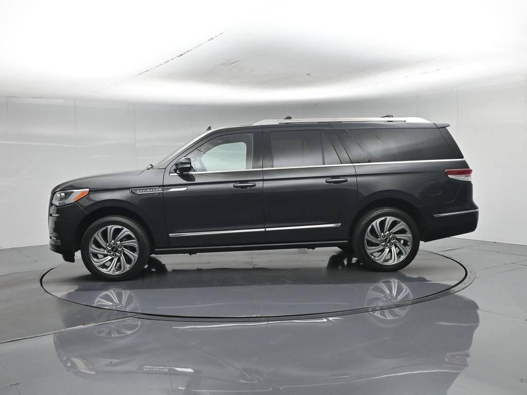 Used 2023 Lincoln Navigator L Reserve AWD/4WD image 33