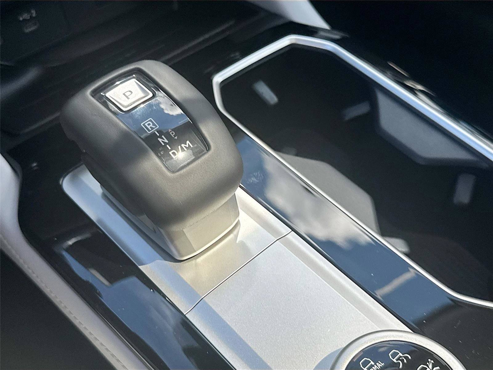 New 2025 Mitsubishi Outlander SE image 17