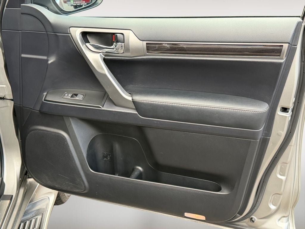 Used 2022 Lexus GX 460 Premium w/ Accessory Package AWD/4WD image 25