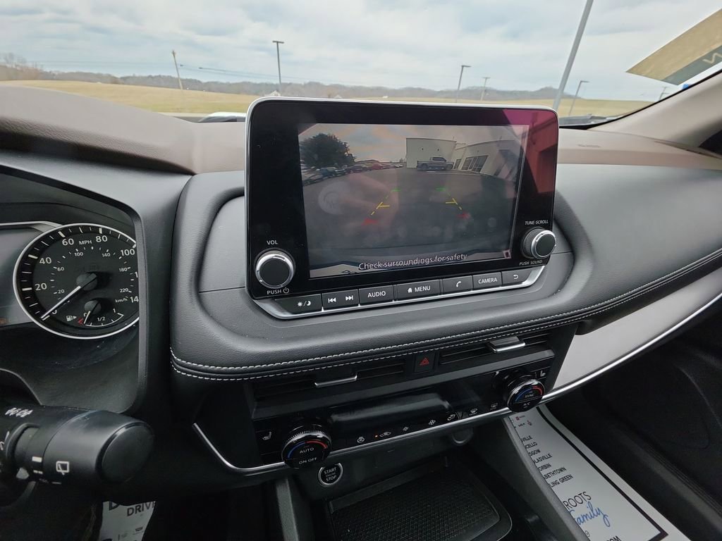 Used 2023 Nissan Rogue SV w/ SV Premium B Package image 17