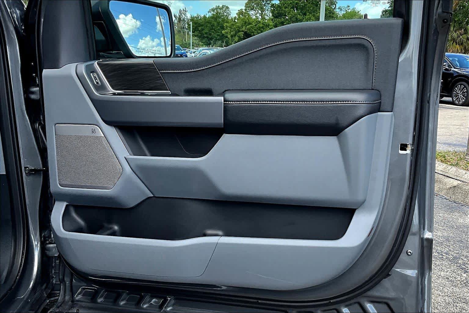 Used 2025 Ford F150 Lariat AWD/4WD image 46