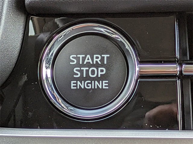 New 2025 Mitsubishi Outlander SE image 32