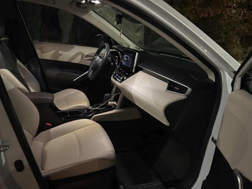 Used 2024 Toyota Corolla Cross XLE image 17