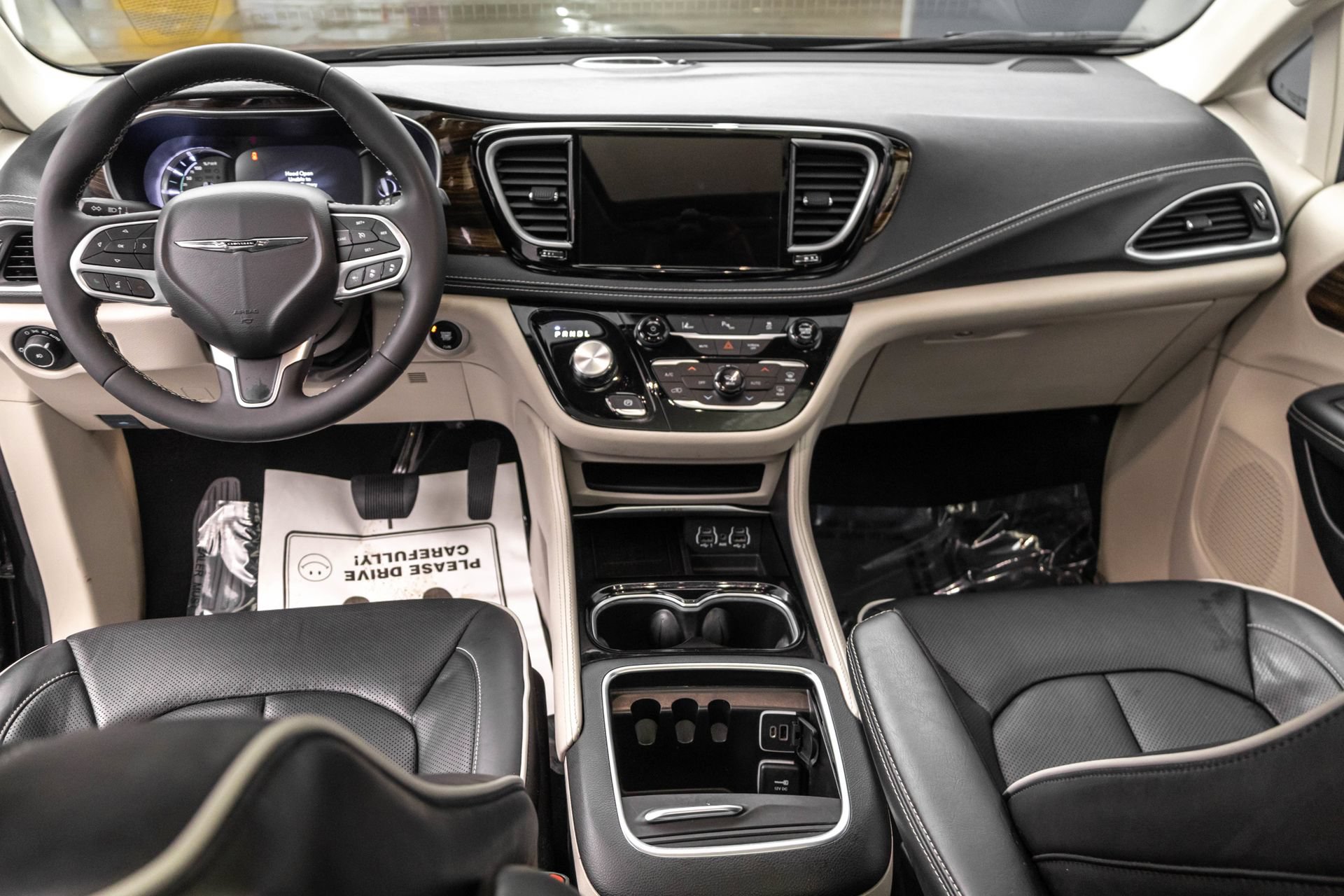 Used 2023 Chrysler Pacifica Limited FWD image 31